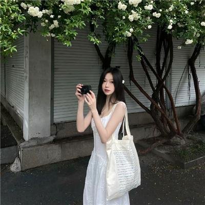 这个警察不太冷